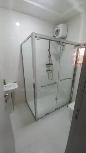 Cleanshowercubicleaquaglasshaven