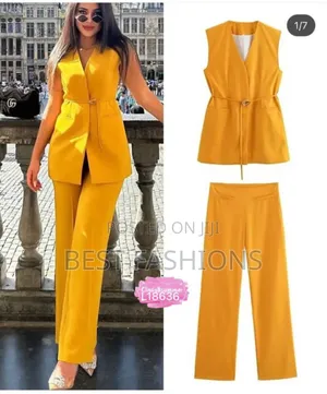 Ladies Sleeveless Blazer Suit