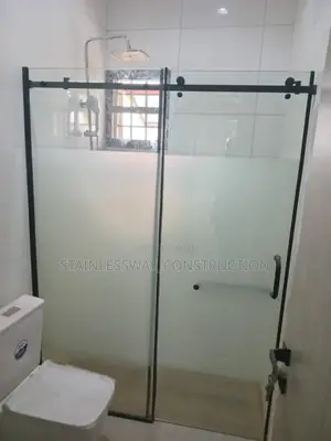 Cleanshowercubicleglassenclosure