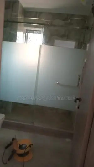 Showercubiclecleanandfreshexperienceluxuryglass