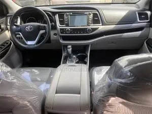 Toyota Highlander XLE V6 4x2 (3.5L 6cyl 6A) 2016 Gray