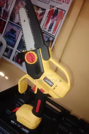 Dewalt Cordless Chain Saw Machine