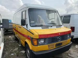 Mercedes-Benz T1/TN 1999 Yellow