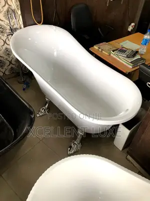 Animal Leg White Bathtub