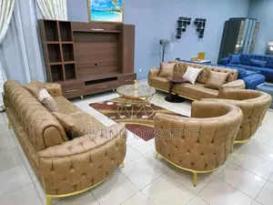 Unqine Sofa Set