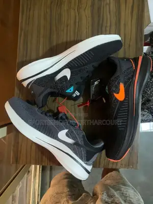 Nike Lace Up Gym/Sports Sneakers