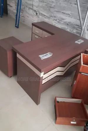 1.6 Meter Office Table/Desk With Extension.