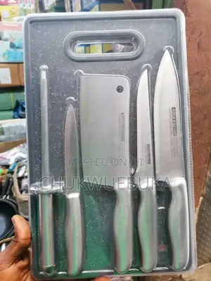Original Set of Knives and Chopping Board