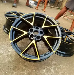 Set Of 19 Inch Alloyed Wheel Black And Gold