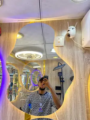 Pregnant Design Mirror
