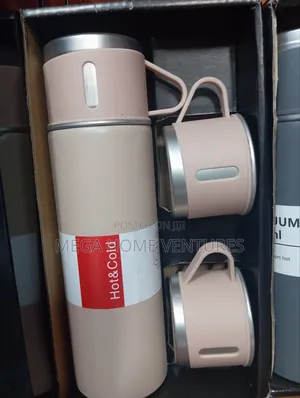Vacuum Flask With Three Cups
