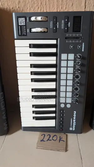 Novation Lunchkey 25 Studio Midi Keyboard