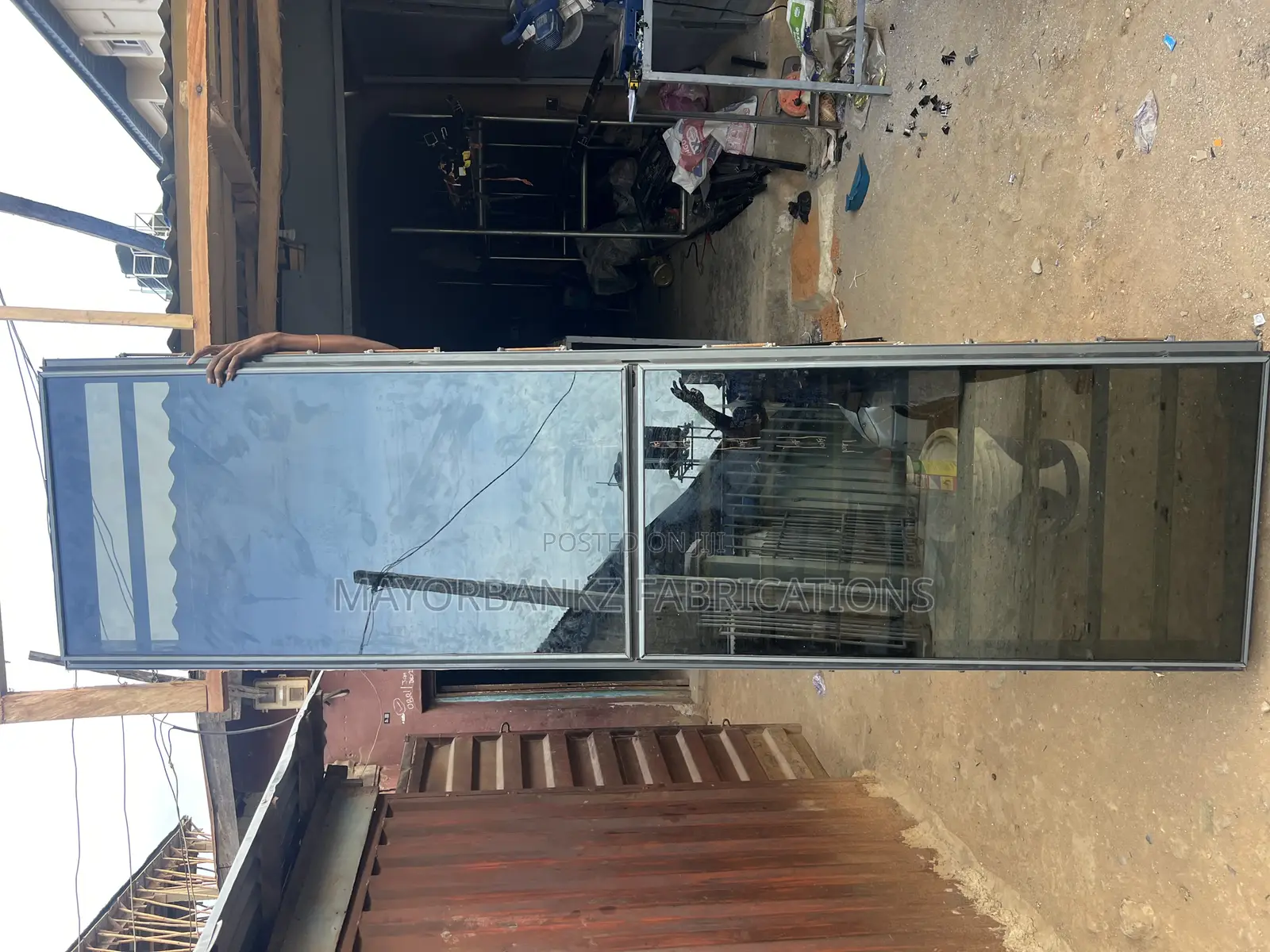 Frameless Window With a Fixed