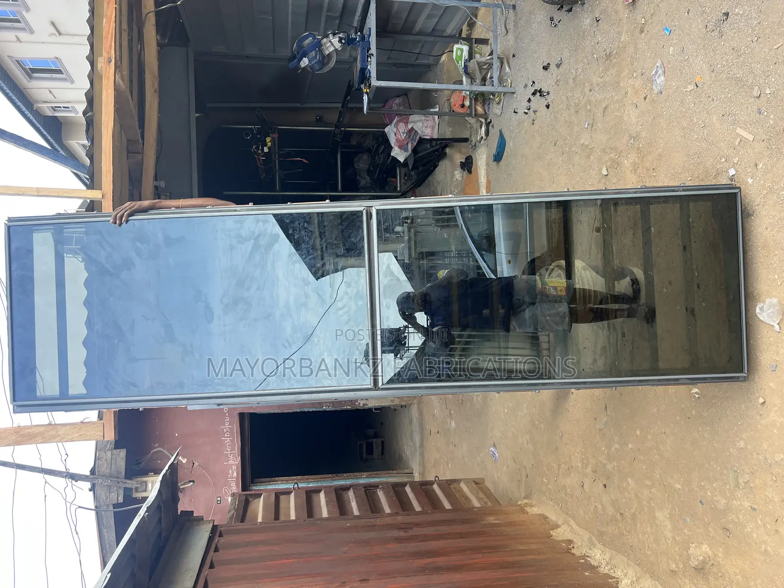 Frameless Window With a Fixed