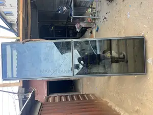 Frameless Window With a Fixed