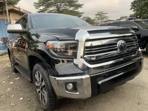 Toyota Sequoia Platinum 4dr SUV (5.7L 8cyl 6A) 2016 Black