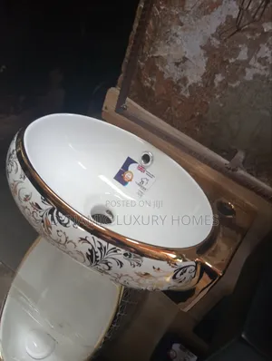 Luxury Hanging Oval Shape Countertop Wash Hand Basin
