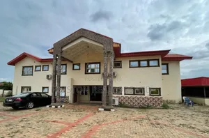 32 Rooms Luxury Hotel