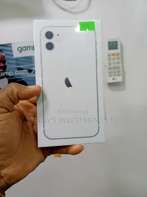 New Apple iPhone 11 64 GB White