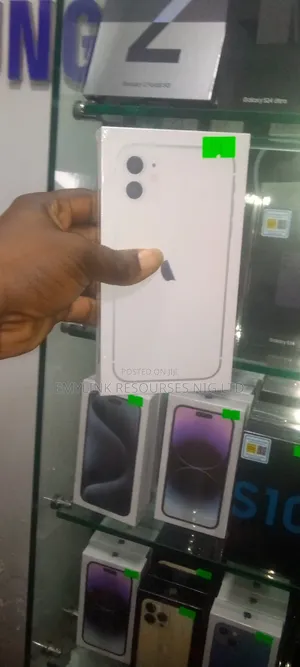 New Apple iPhone 11 64 GB White
