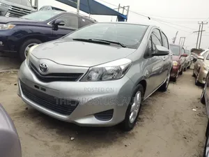 Toyota Yaris LE Hatchback 5dr 2014 Gray