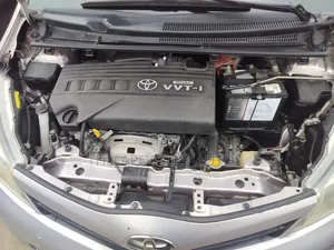 Toyota Yaris LE Hatchback 5dr 2014 Silver