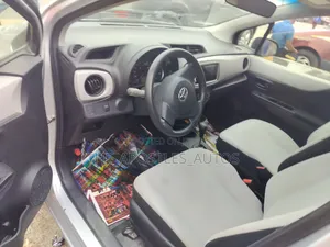 Toyota Yaris LE Hatchback 3dr 2014 Silver