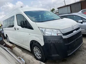 Toyota HiAce 2021 White