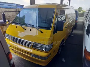 Mitsubishi Delica 2005 Yellow