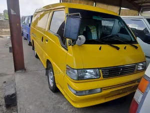 Mitsubishi Delica 2006 Yellow