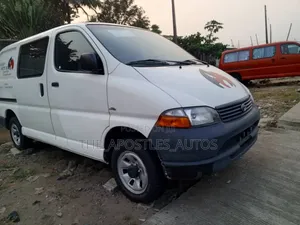 Toyota HiAce 2004 White