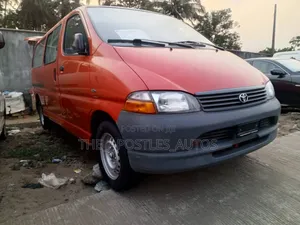Toyota HiAce 2005 Red