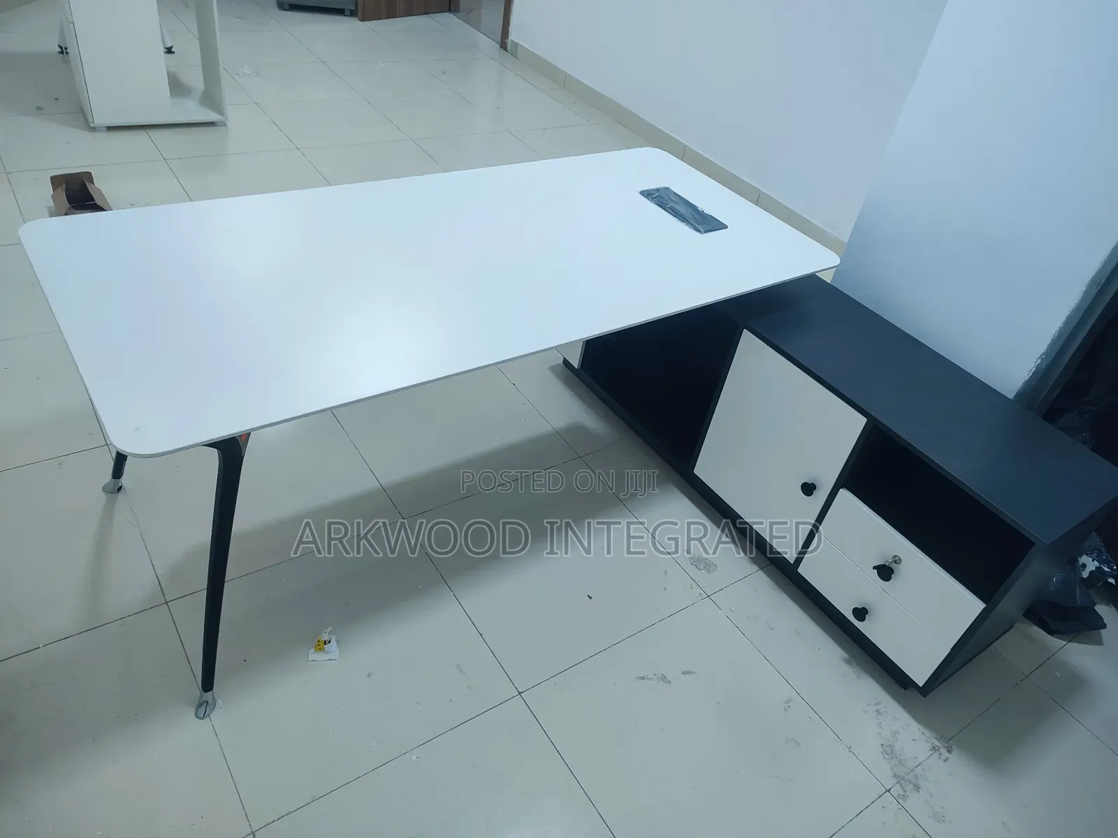 Contemporary L-Shape Office Table