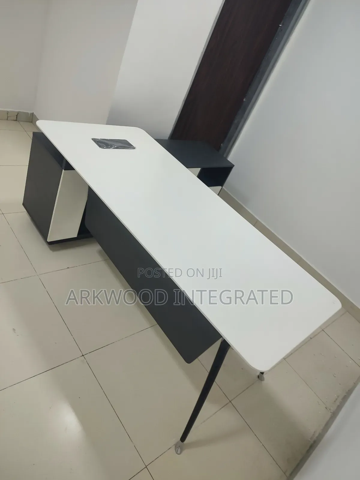 Contemporary L-Shape Office Table