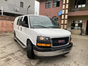 GMC Savana 2021 White