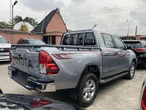 Toyota Hilux SR5 4x4 2019 Silver