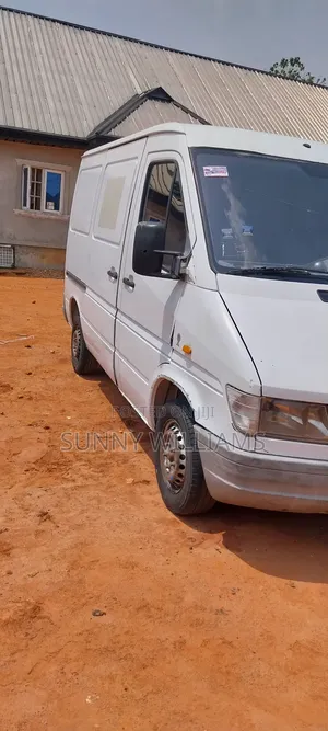 Mercedes-Benz Sprinter 2000 White