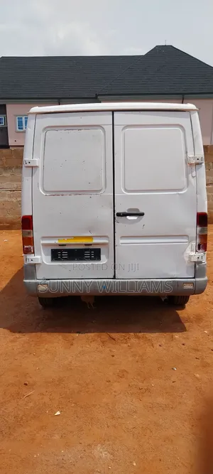 Mercedes-Benz Sprinter 2000 White