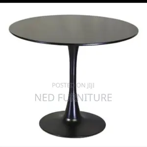 Quality Round Table With Single Pole