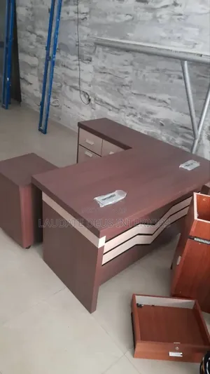 Exquisite 1.6 Meter Executive Office Table