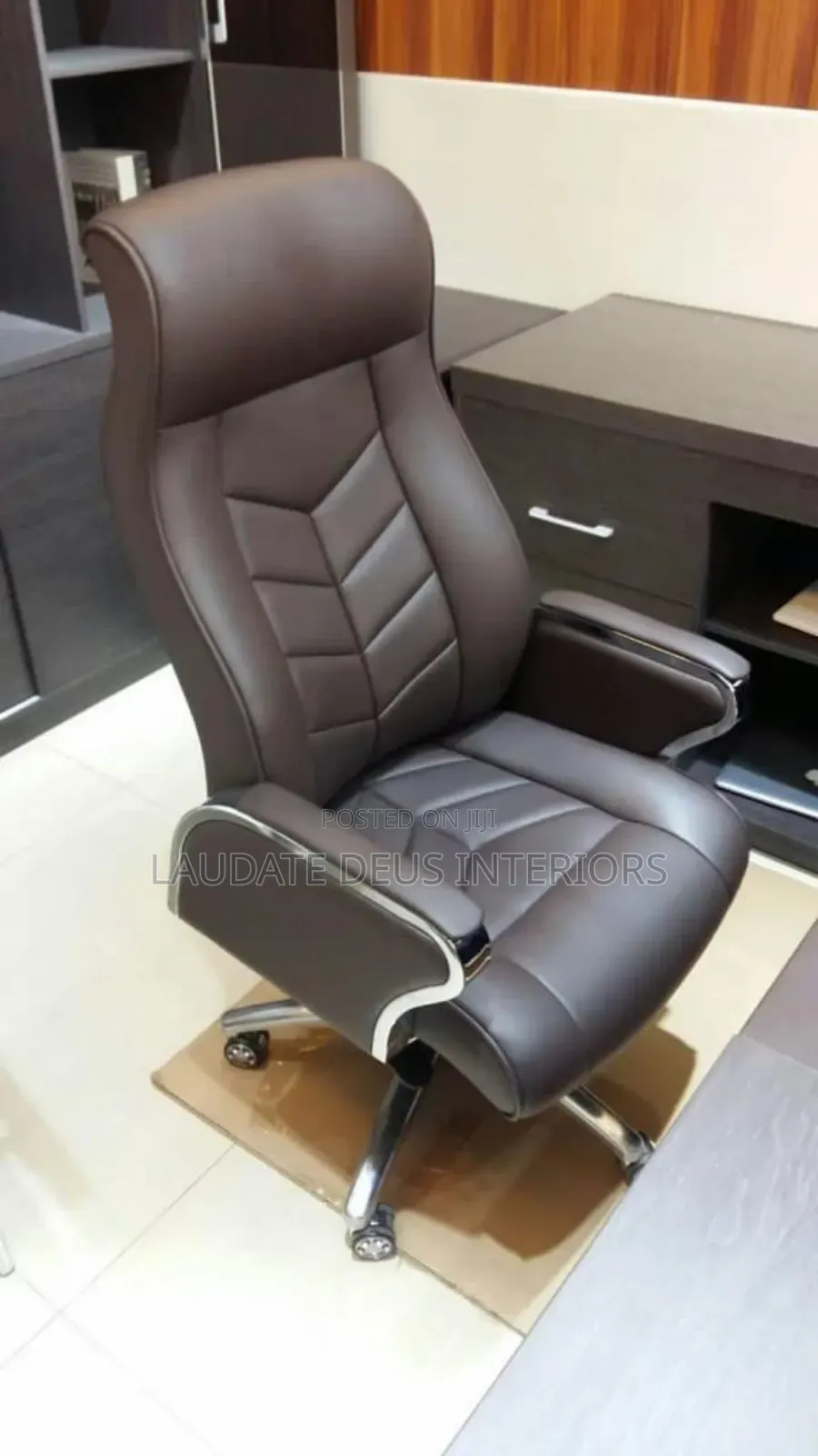 Exquisite Executive Swivel Office Chair