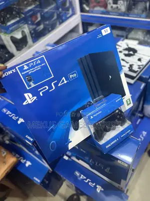 Ps4 Pro + Extra Controller 10 Games Installed Both Fc25