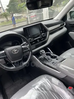 Toyota Highlander 2021 Gray