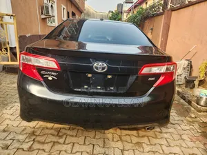 Toyota Camry SE 4dr Sedan (2.5L 4cyl 6A) 2012 Black