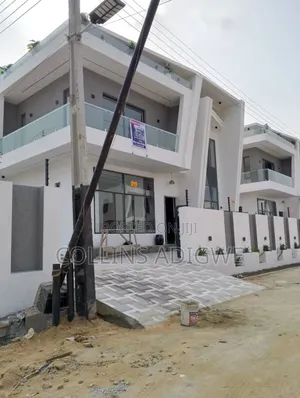 5bdrm Duplex in Estate Lekki Ajah for sale