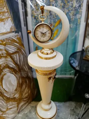 Free Standing Detachable Clock With Complete Stand Decor