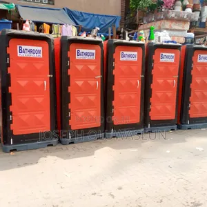 Safety Mobile Toilet With Roof Water Tank