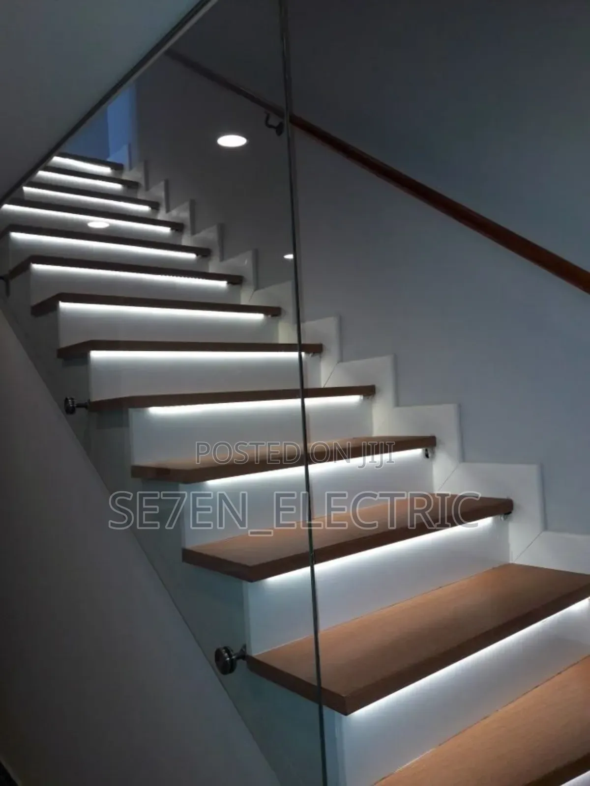 Luxury Staircase Light Design