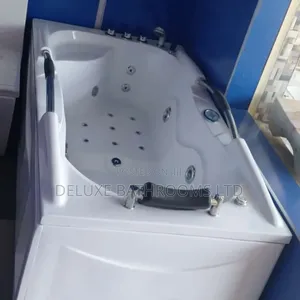 Single Jacuzzi With Seat