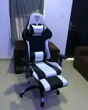 Furgle White/Black Game Chair